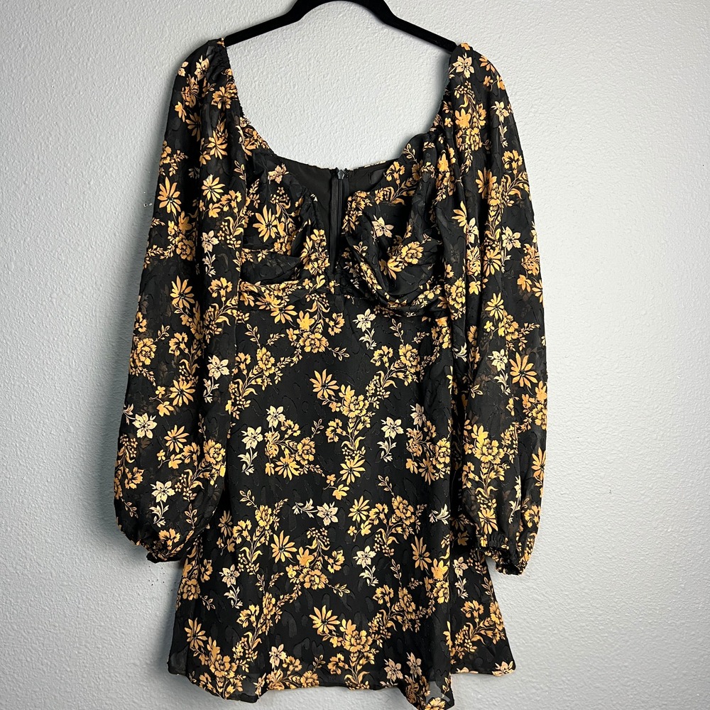NWT Lulus Floral Print Flowy Tunic Long‎ Sleeve Wired V-Neck Black Gold Sz S